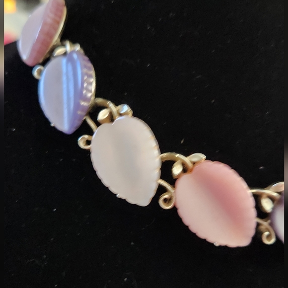 LISNER * Rare * Vintage SET!  LUCITE Leaves Lilac Necklace and Clip on Earrings - Picture 4 of 16